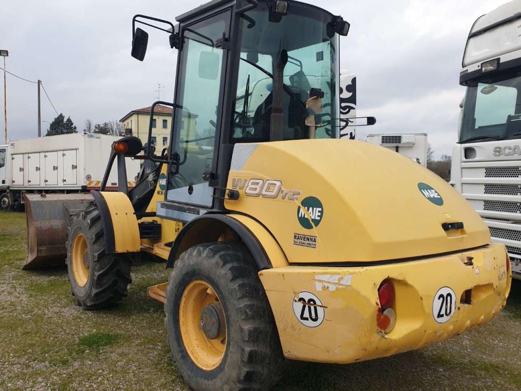 New Holland W80TC Photo 4