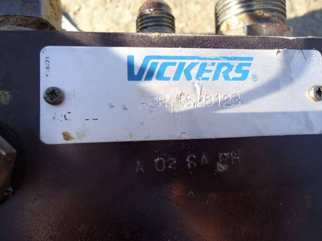 Vanne servopilotée avec accumulateur pour Fiat Hitachi FR220 Photo 4
