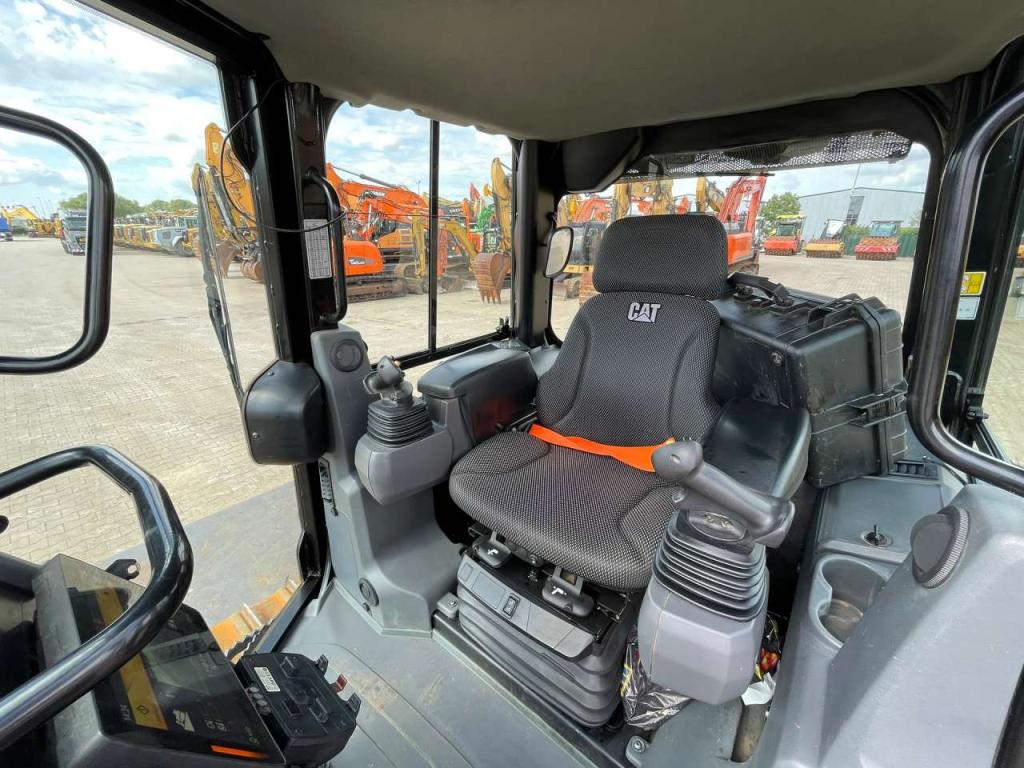 Caterpillar D2 LGP 12A | LEICA GPS Photo 21