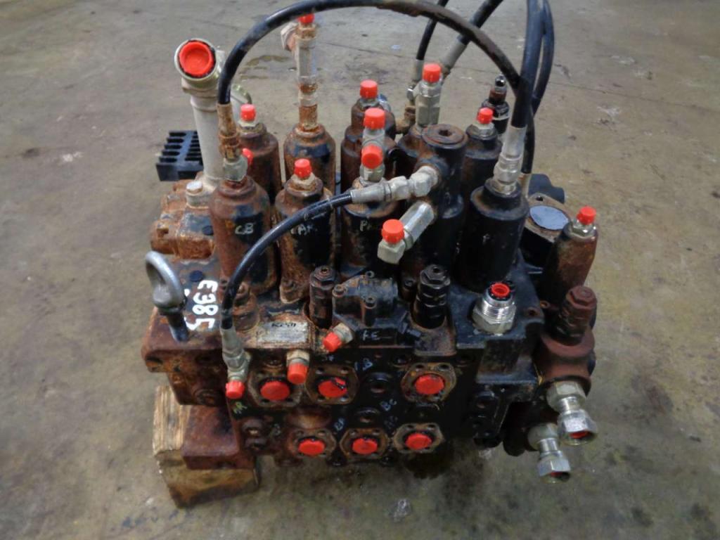 Distributeur hydraulique pour New Holland E 385 B Photo 1