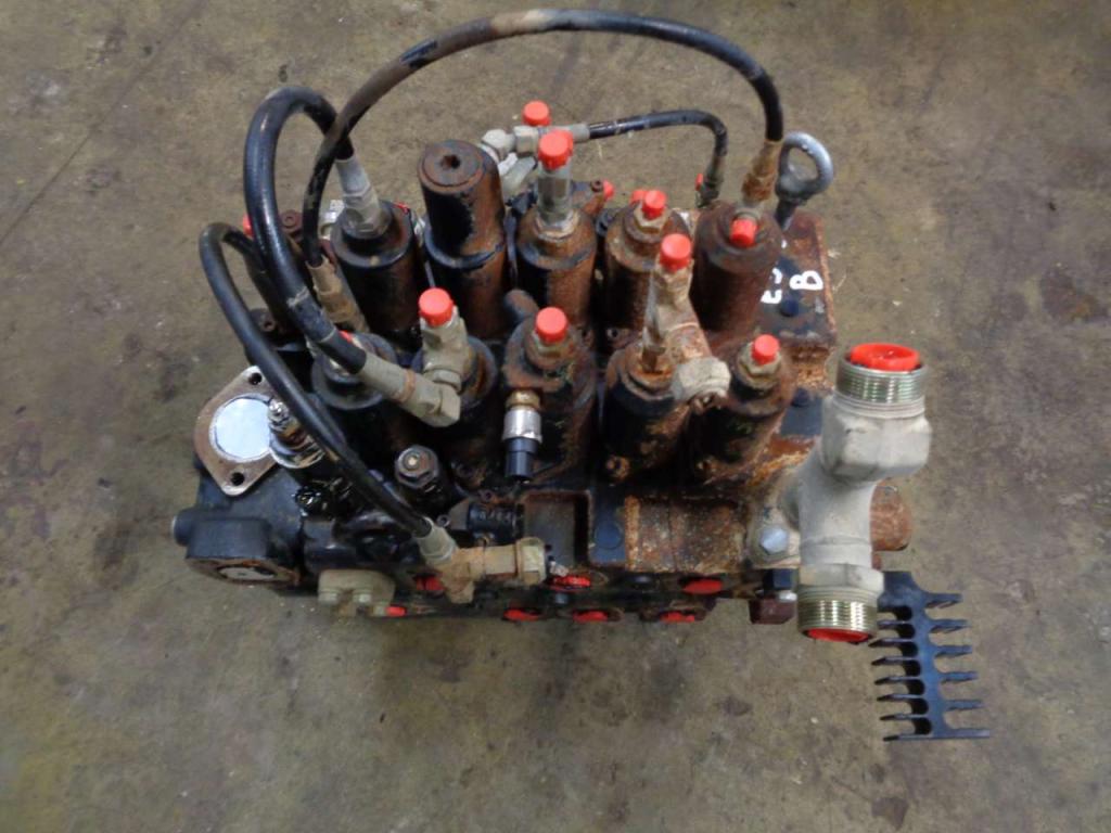 Distributeur hydraulique pour New Holland E 385 B Photo 3