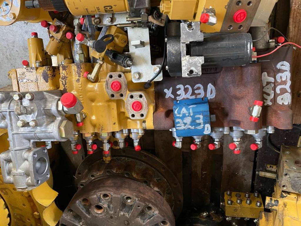 Caterpillar Distributeur hydraulique pour Caterpillar 323d Photo 1