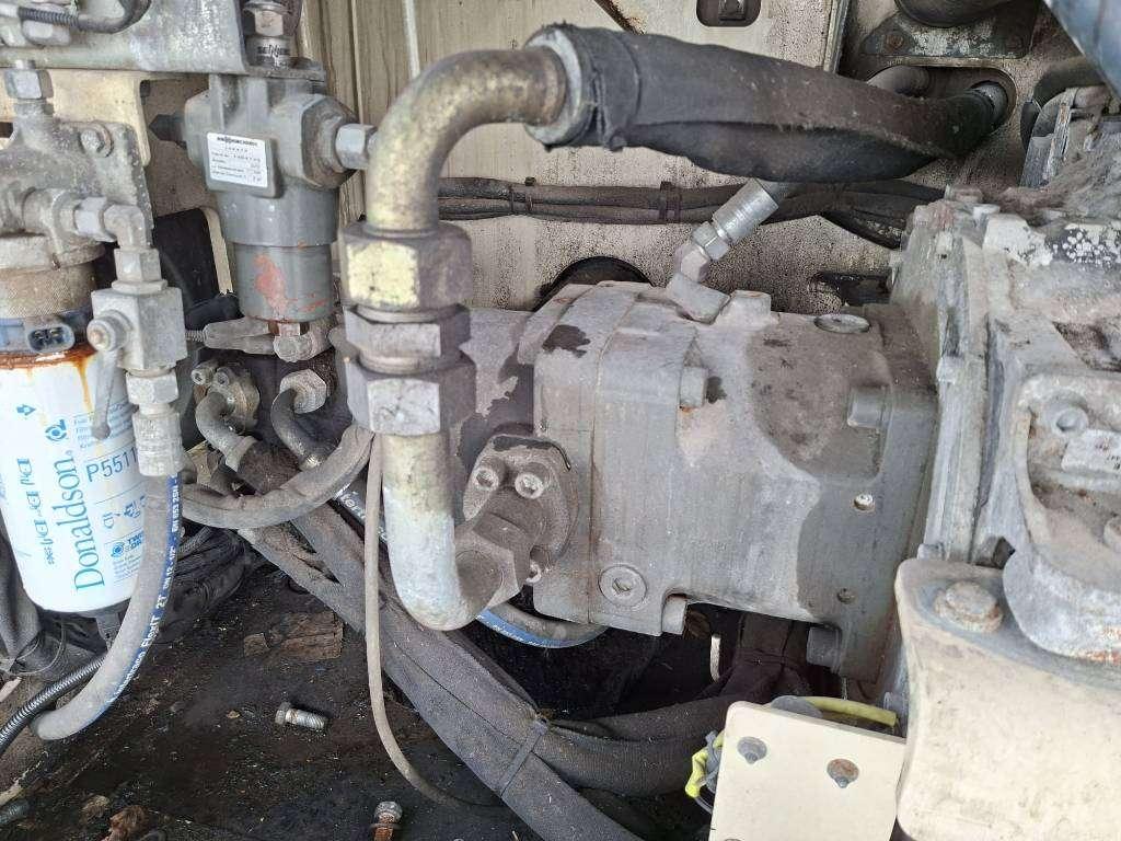 Sennebogen 830E K17 (only upperstructure with damaged cabin) Photo 19