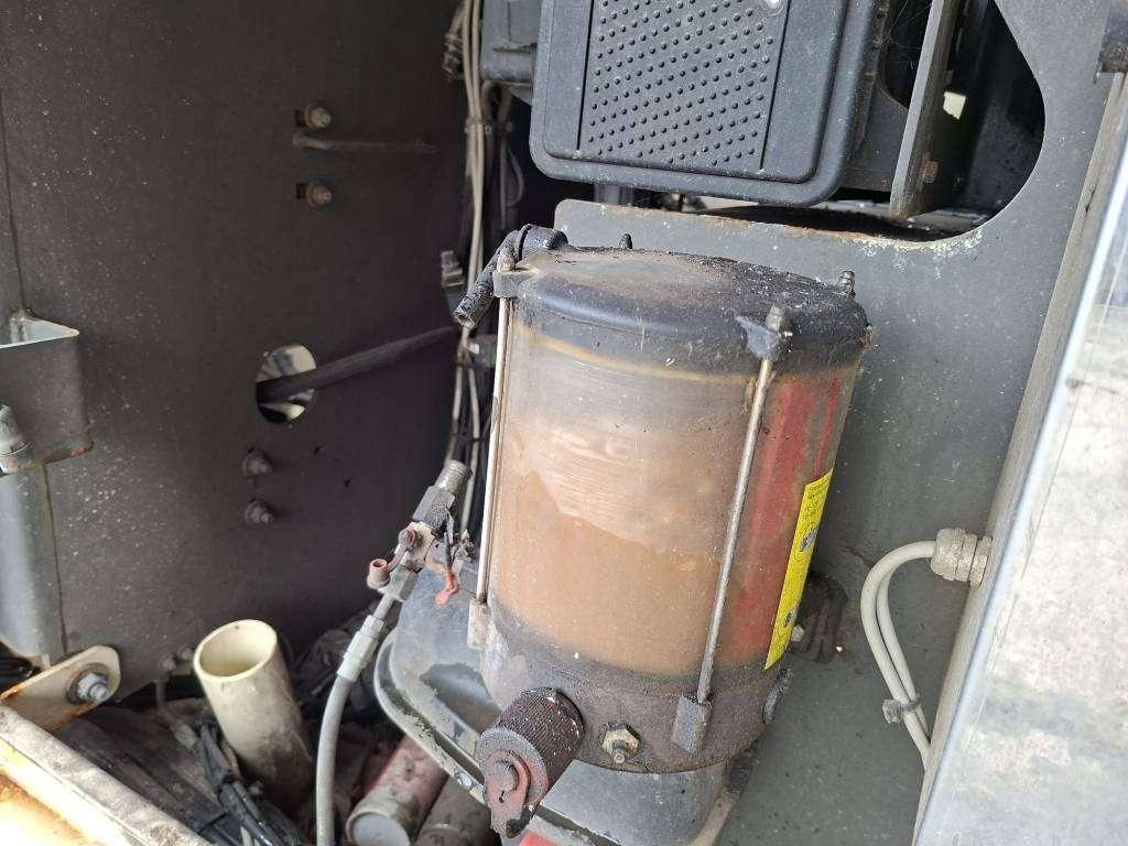 Sennebogen 830E K17 (only upperstructure with damaged cabin) Photo 21