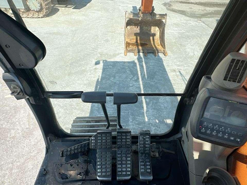 Hitachi ZX240N-3 Photo 16