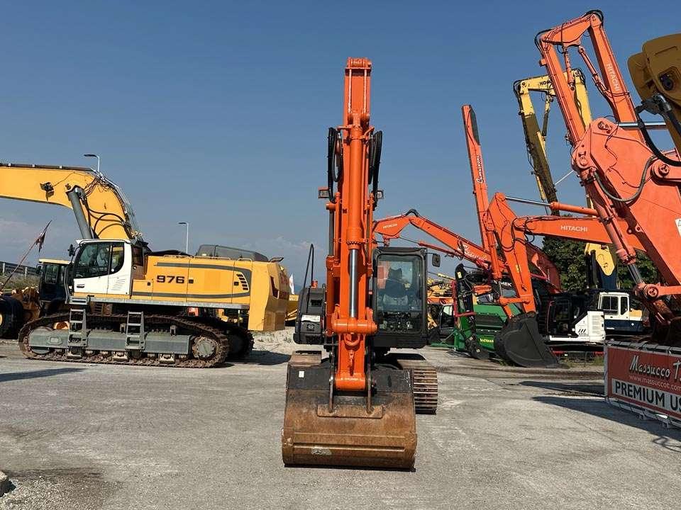 Hitachi ZX240N-3 Photo 18