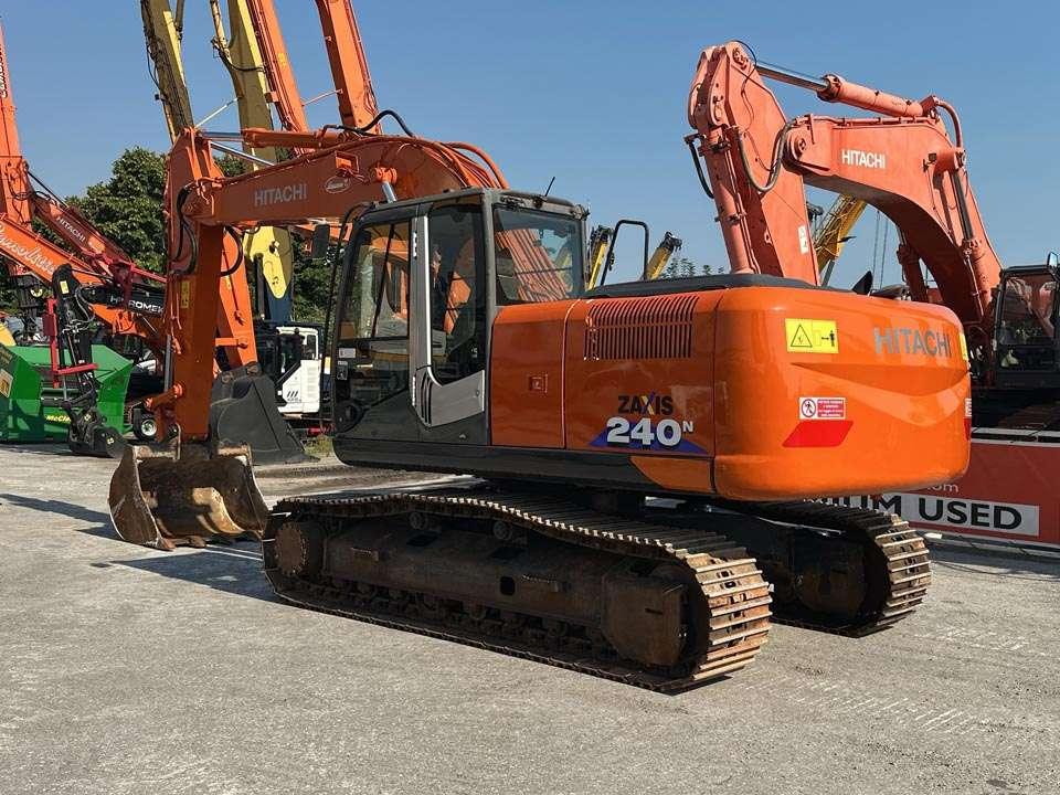 Hitachi ZX240N-3 Photo 3