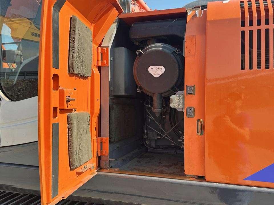 Hitachi ZX240N-3 Photo 9