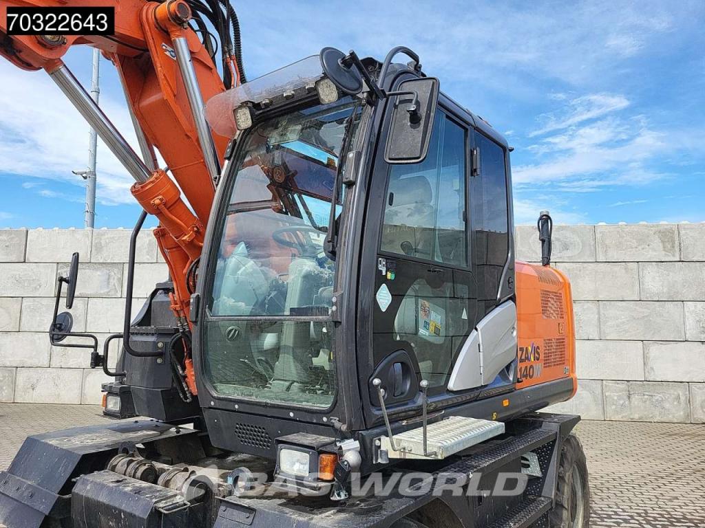 Hitachi ZX140W -5B Photo 25