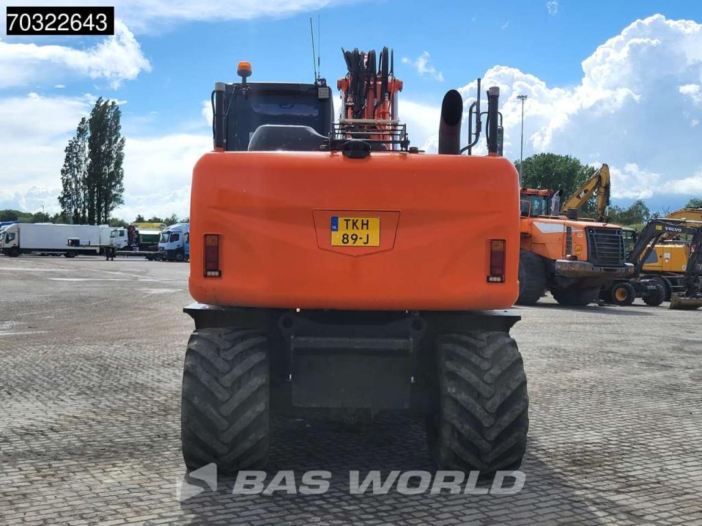 Hitachi ZX140W -5B Photo 3