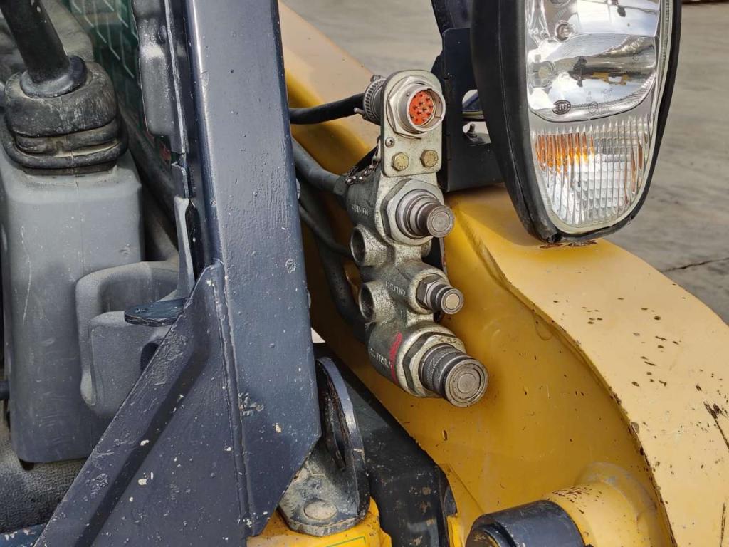 Gehl R 260 Photo 17