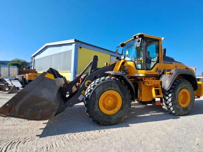Volvo L120H Photo 1