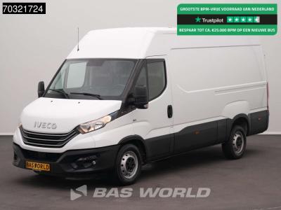 Iveco Daily 35S18 3.0L L2H2 180PK Navi Airco Cruise Camera 3,5t Trekgewicht Euro6 L2 Airco Cruise control en vente par BAS World B.V.