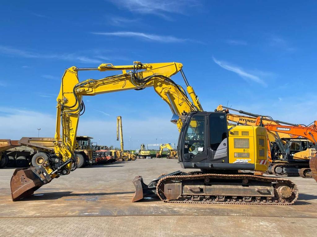 Hitachi ZX225USLC-6 Photo 1