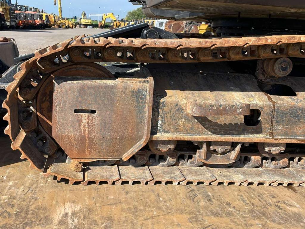 Hitachi ZX225USLC-6 Photo 13