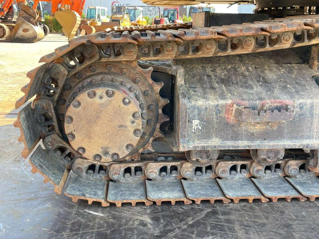 Hitachi ZX225USLC-6 Photo 17