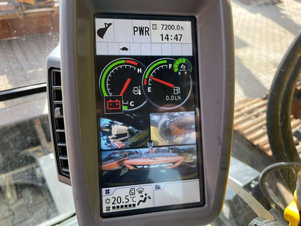 Hitachi ZX225USLC-6 Photo 28