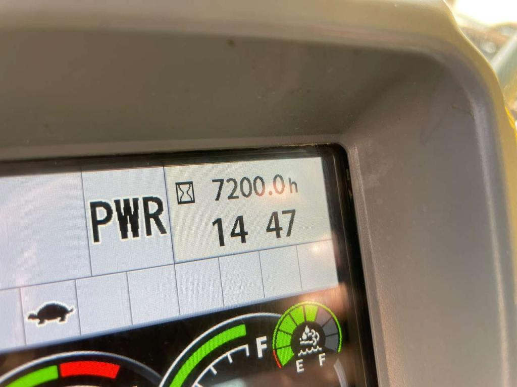 Hitachi ZX225USLC-6 Photo 29