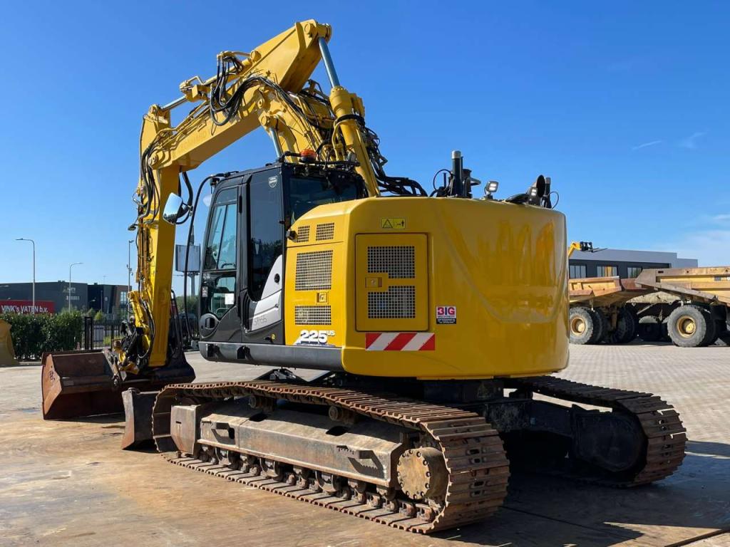 Hitachi ZX225USLC-6 Photo 3