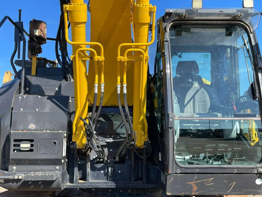 Hitachi ZX225USLC-6 Photo 9