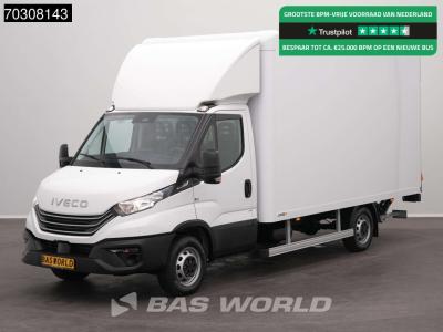 Iveco Daily 35S18 3.0L Automaat Laadklep 180PK Bakwagen ACC Airco Cruise Camera CarPlay 3,5t Trekgewicht en vente par BAS World B.V.