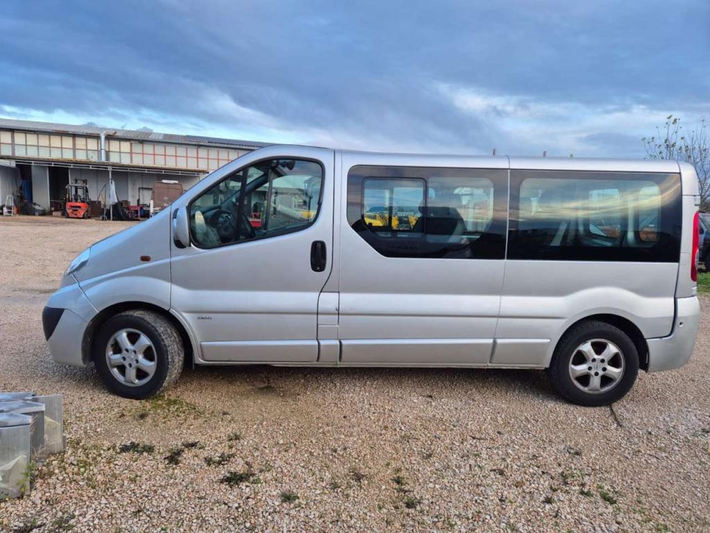 Opel VIVARO Photo 2