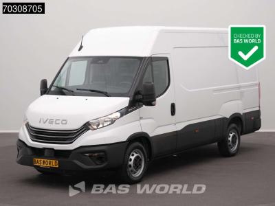 Iveco Daily 35S18 3.0L Automaat L2H2 180PK ACC Airco Cruise Camera Parkeersensoren CarPlay Stoelverwarmin en vente par BAS World B.V.