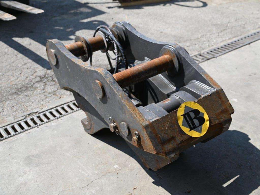 BQC 09 UNI90 for 26-35 ton excavators Photo 1