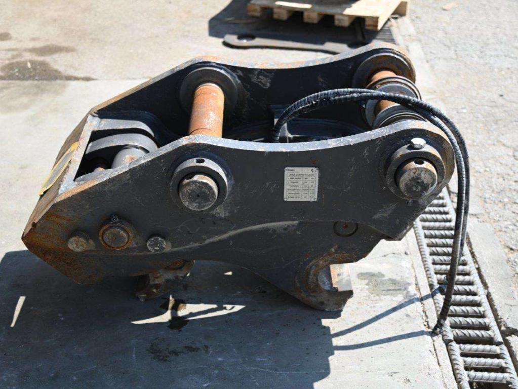 BQC 09 UNI90 for 26-35 ton excavators Photo 7