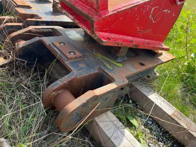S2 for 25-32 ton excavators Attachment plate en vente par Balavto