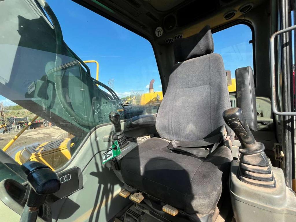 Volvo EC 210 Photo 2