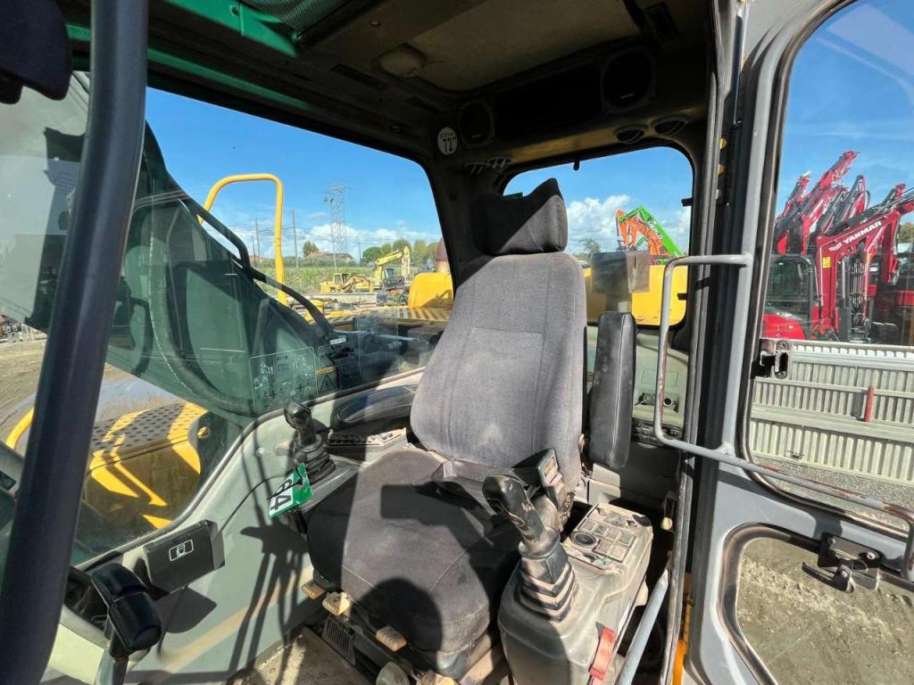 Volvo EC 210 Photo 3