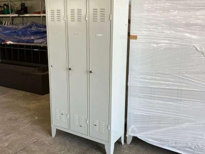Armadietti metallici ad uso spogliatoio en vente par Tevi Srl