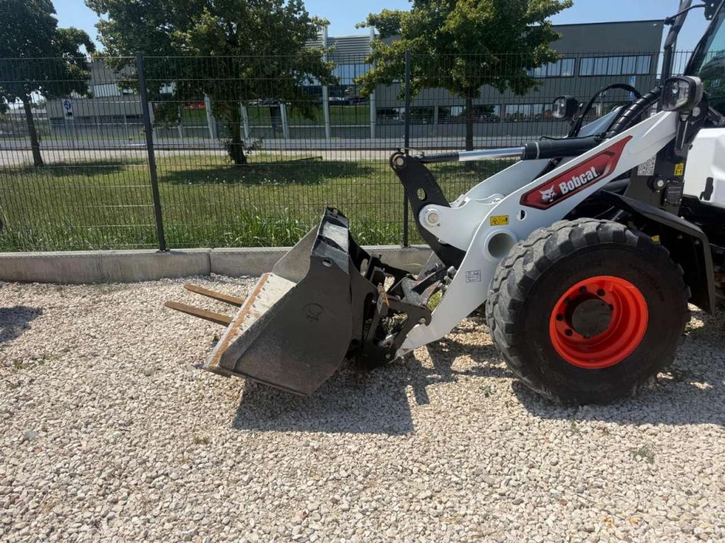 Bobcat L75 Photo 10