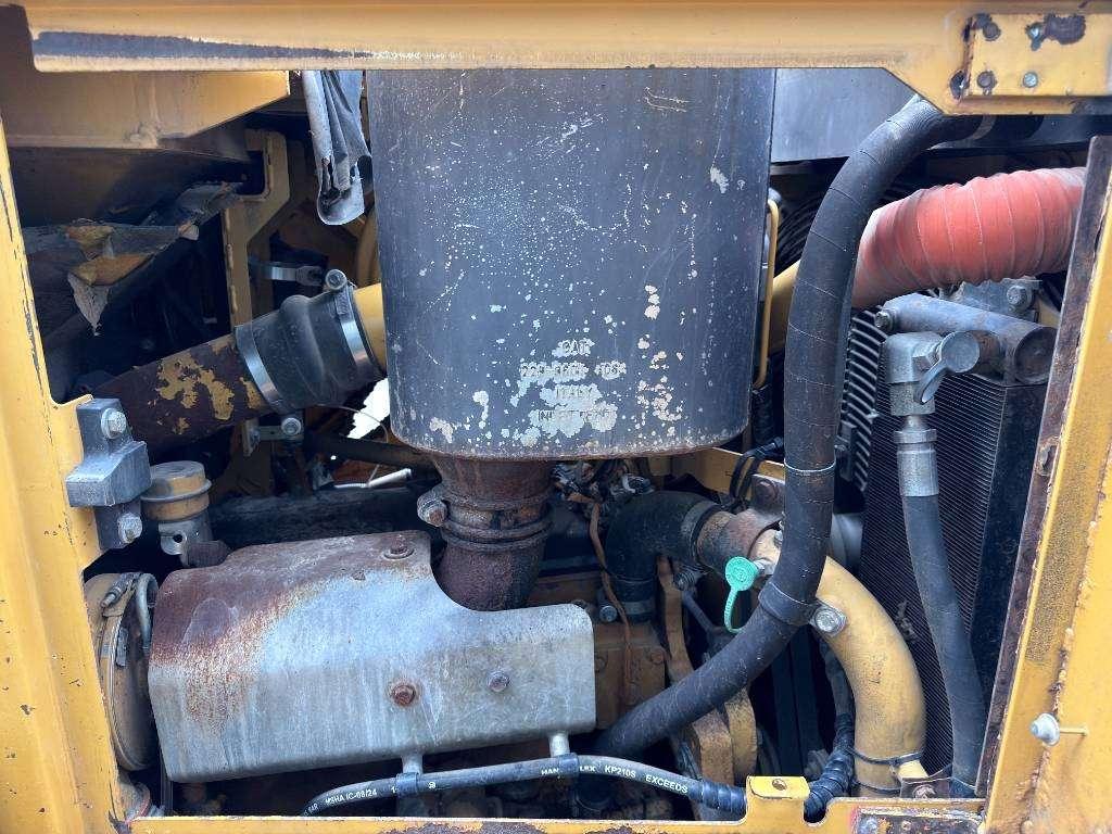 Caterpillar D 6 R XL III Photo 22