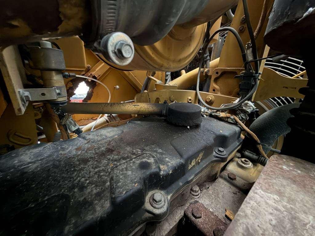 Caterpillar D 6 R XL III Photo 23