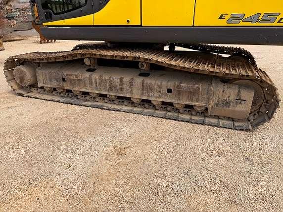 New Holland E245C Photo 14