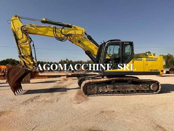 New Holland E245C Photo 2
