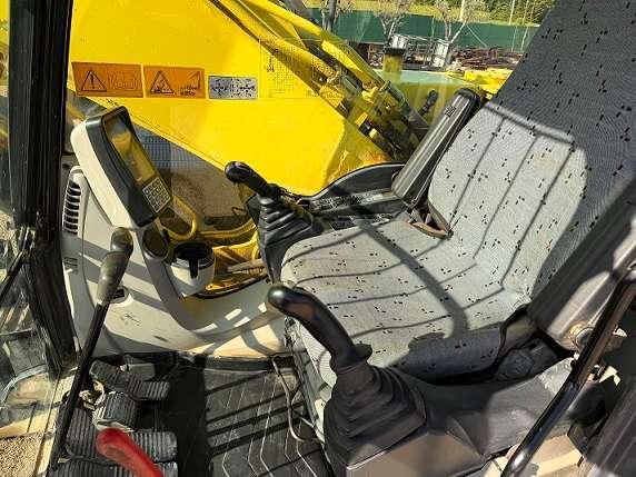 New Holland E245C Photo 20