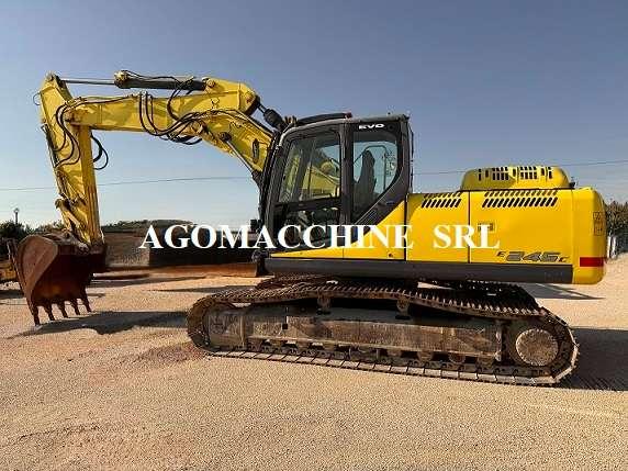 New Holland E245C Photo 4