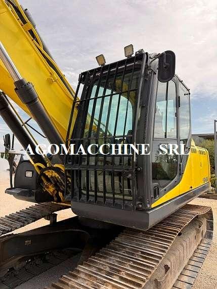 New Holland E245C Photo 9