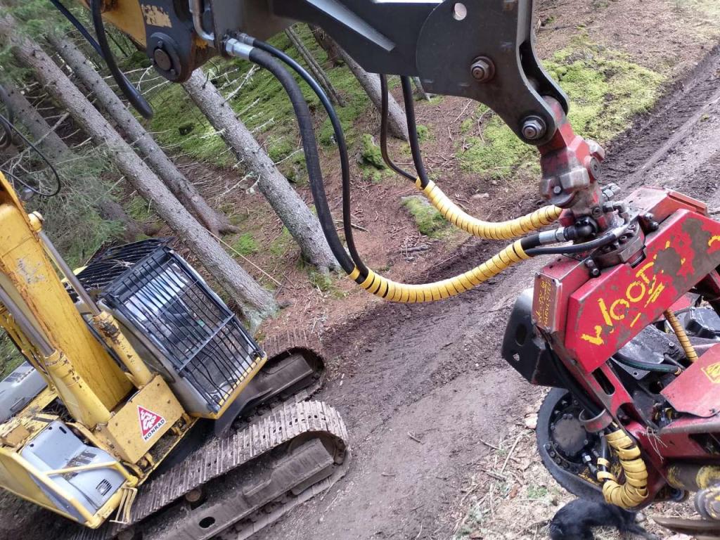 New Holland E245B Photo 11