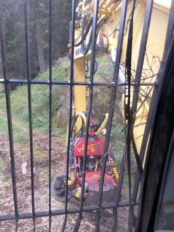 New Holland E245B Photo 12