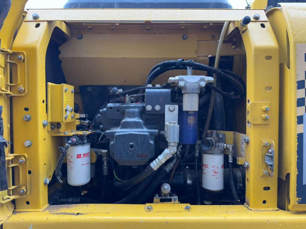Komatsu HB215LC-1 HB Photo 22