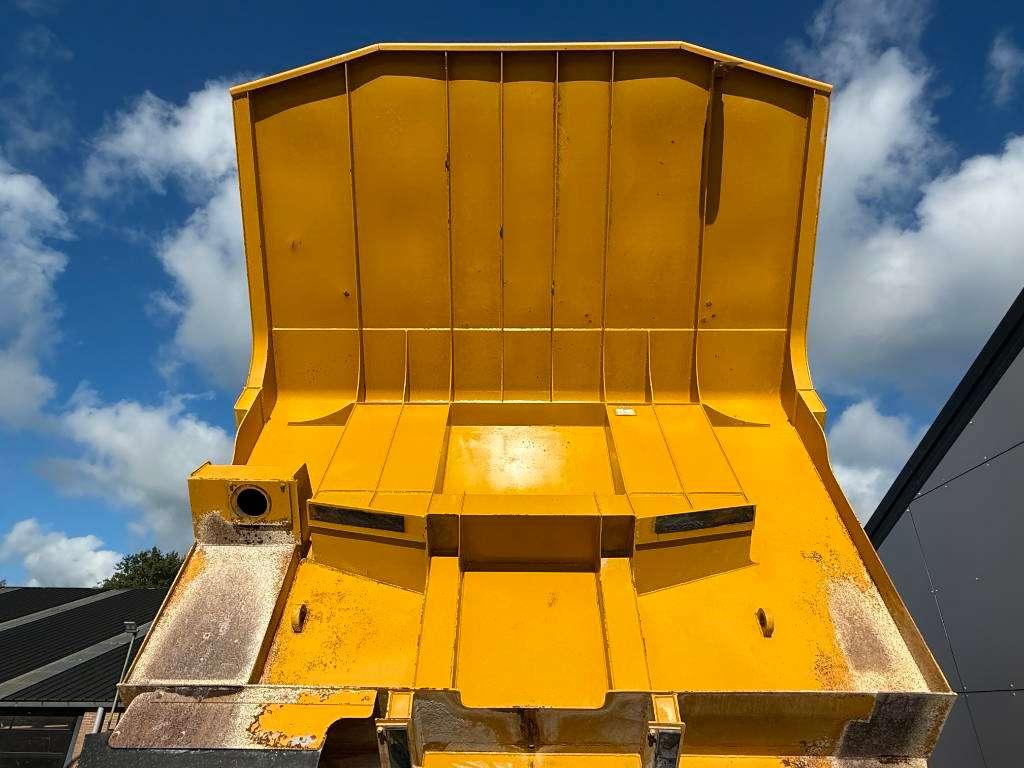 Caterpillar 775F - German Machine / Auto Greasing Photo 28