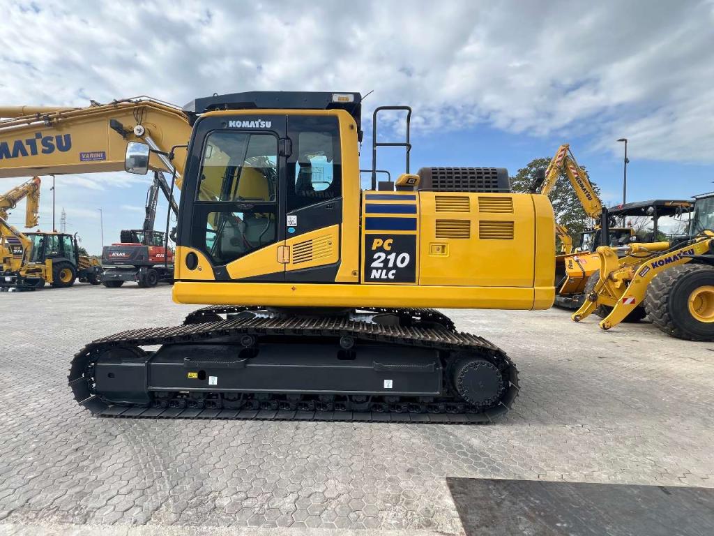 Komatsu PC210NLC-11 Photo 10