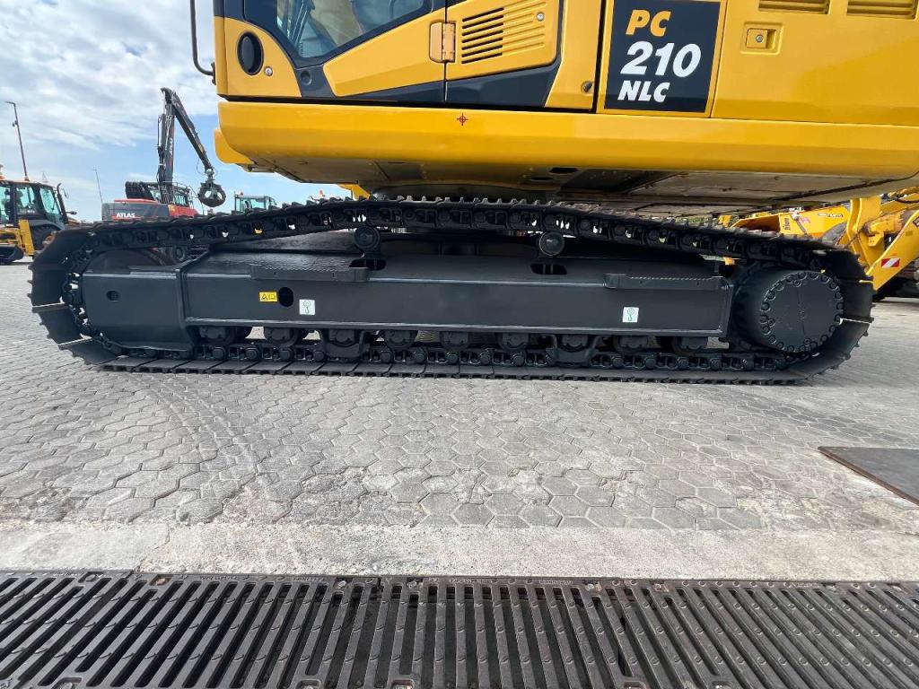 Komatsu PC210NLC-11 Photo 11