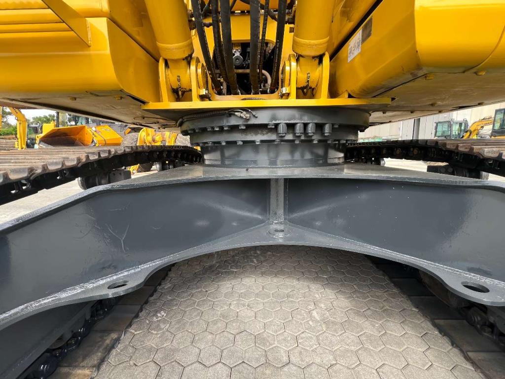 Komatsu PC210NLC-11 Photo 16