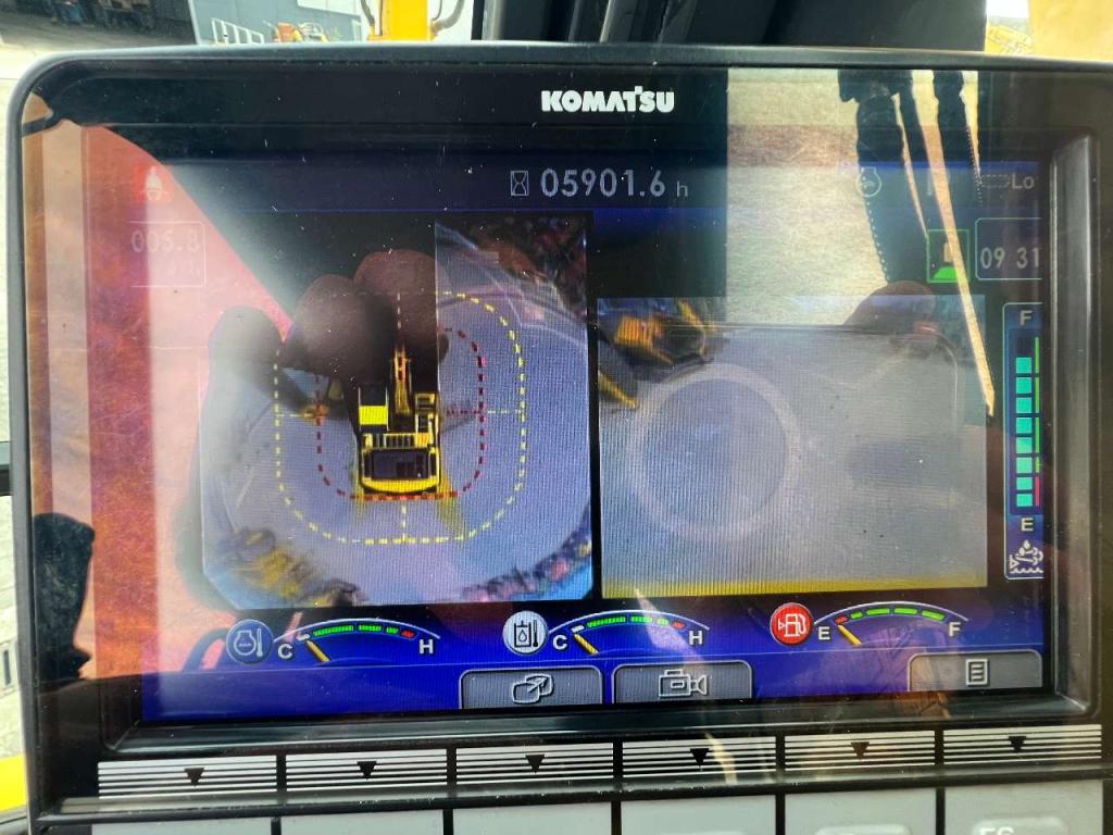 Komatsu PC210NLC-11 Photo 19