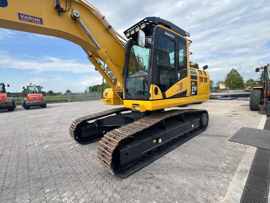 Komatsu PC210NLC-11 Photo 3